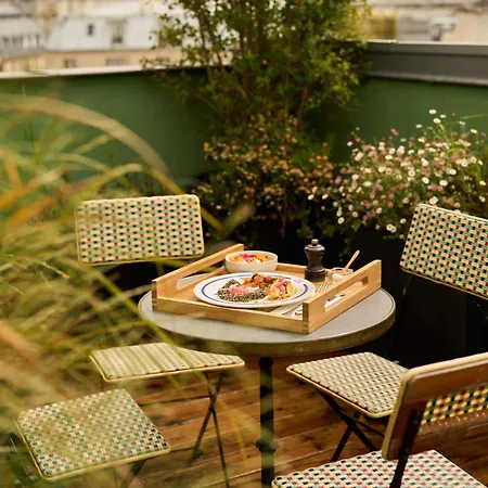 Du Sentier Hotel 4*