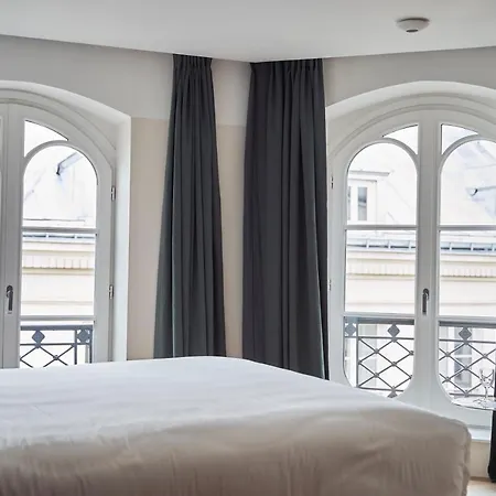 Hotel Du Sentier 4*