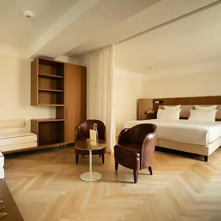 Du Sentier Hotel 4*